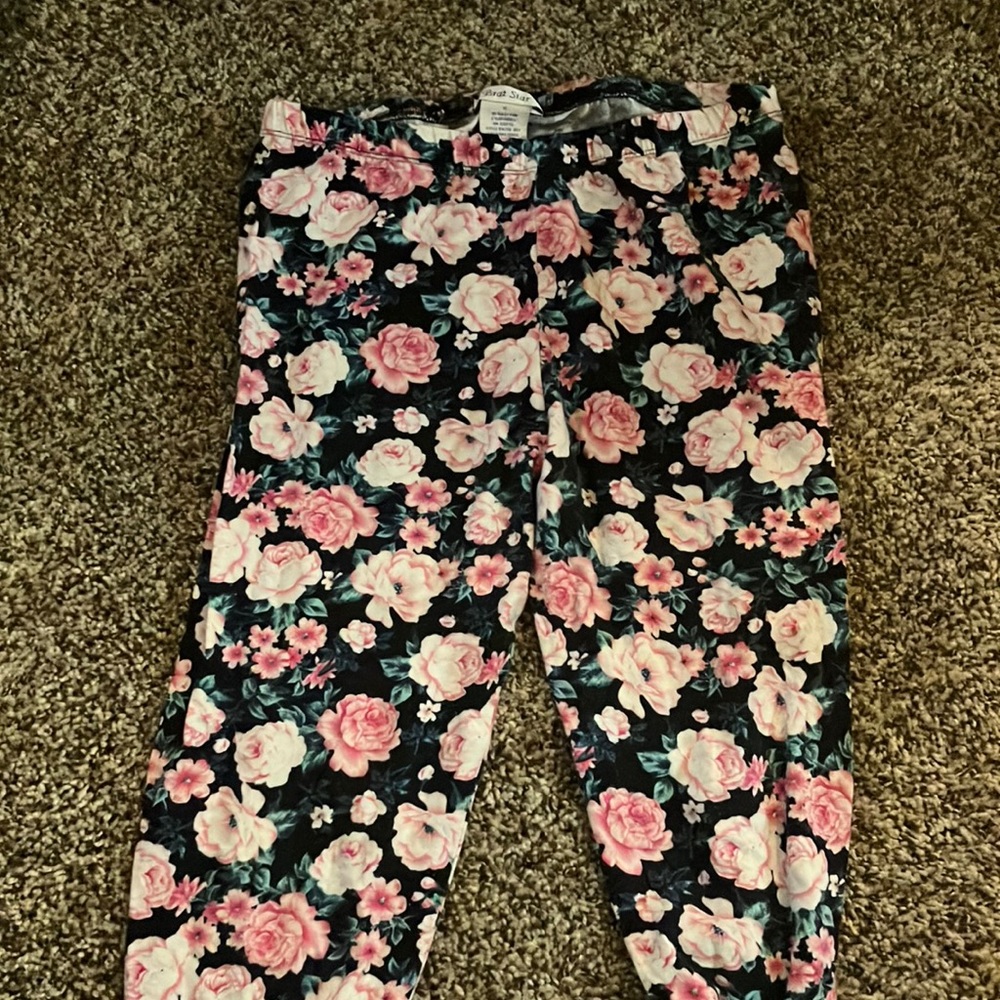 I am selling a floral legging
